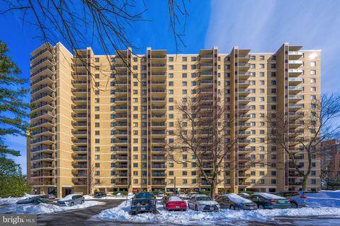 Photo of 307 Yoakum Parkway #920, ALEXANDRIA, VA 22304 (MLS # VAAX2053676)