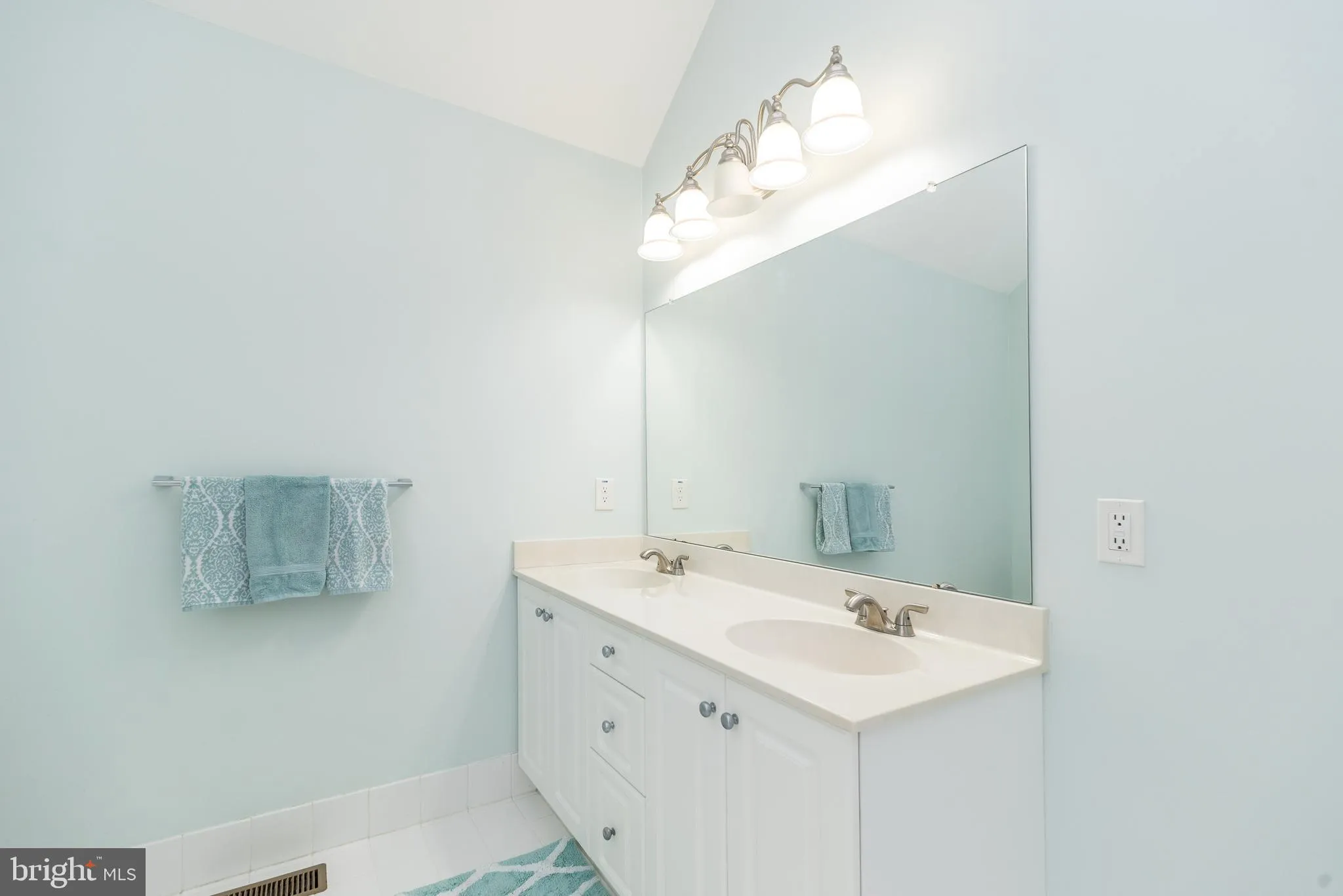 Gilbertsville, Pennsylvania 19525, United States, 4 Bedrooms Bedrooms, ,4 BathroomsBathrooms,Residential,Active,188558