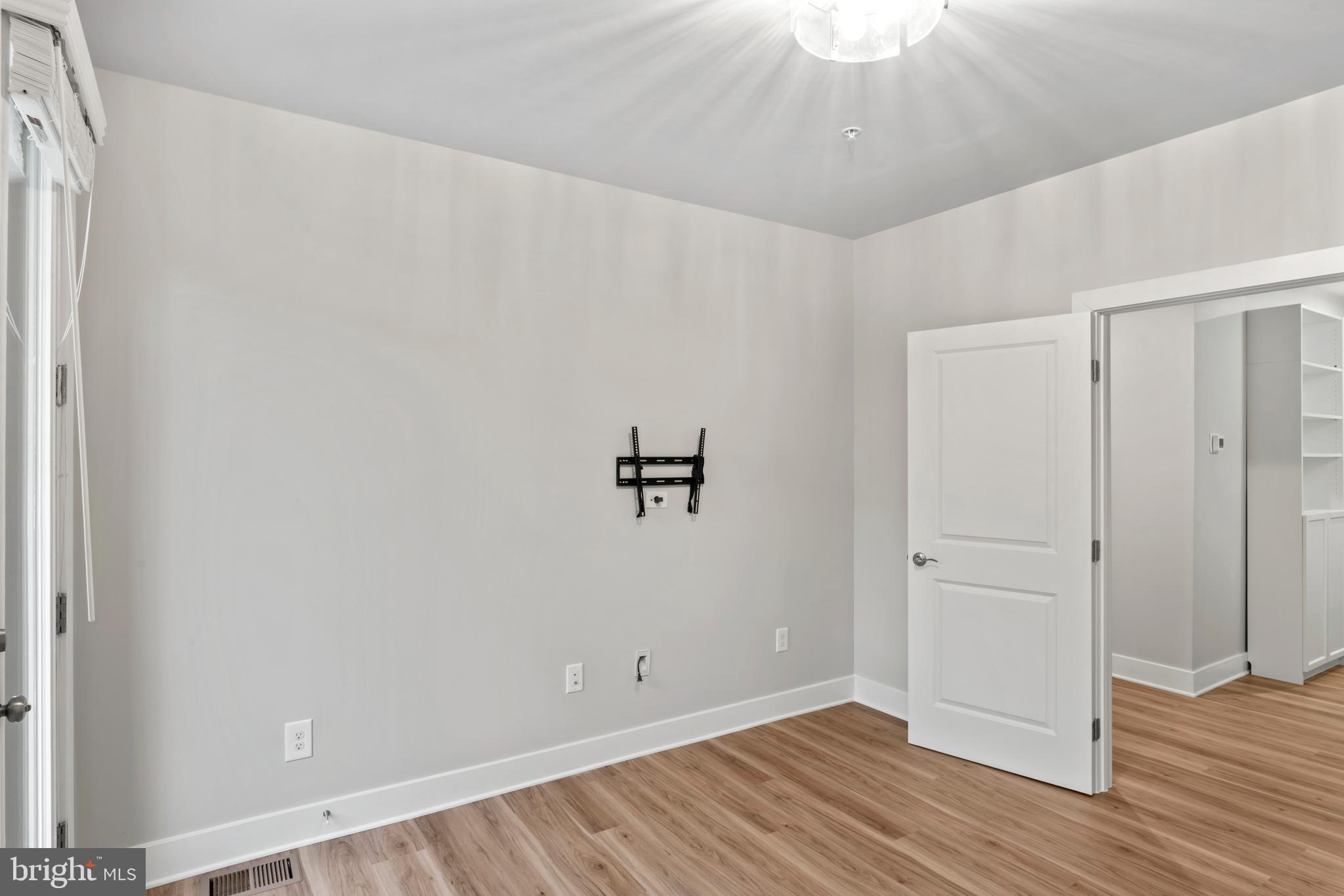 TALL OAKS - Residential Lease