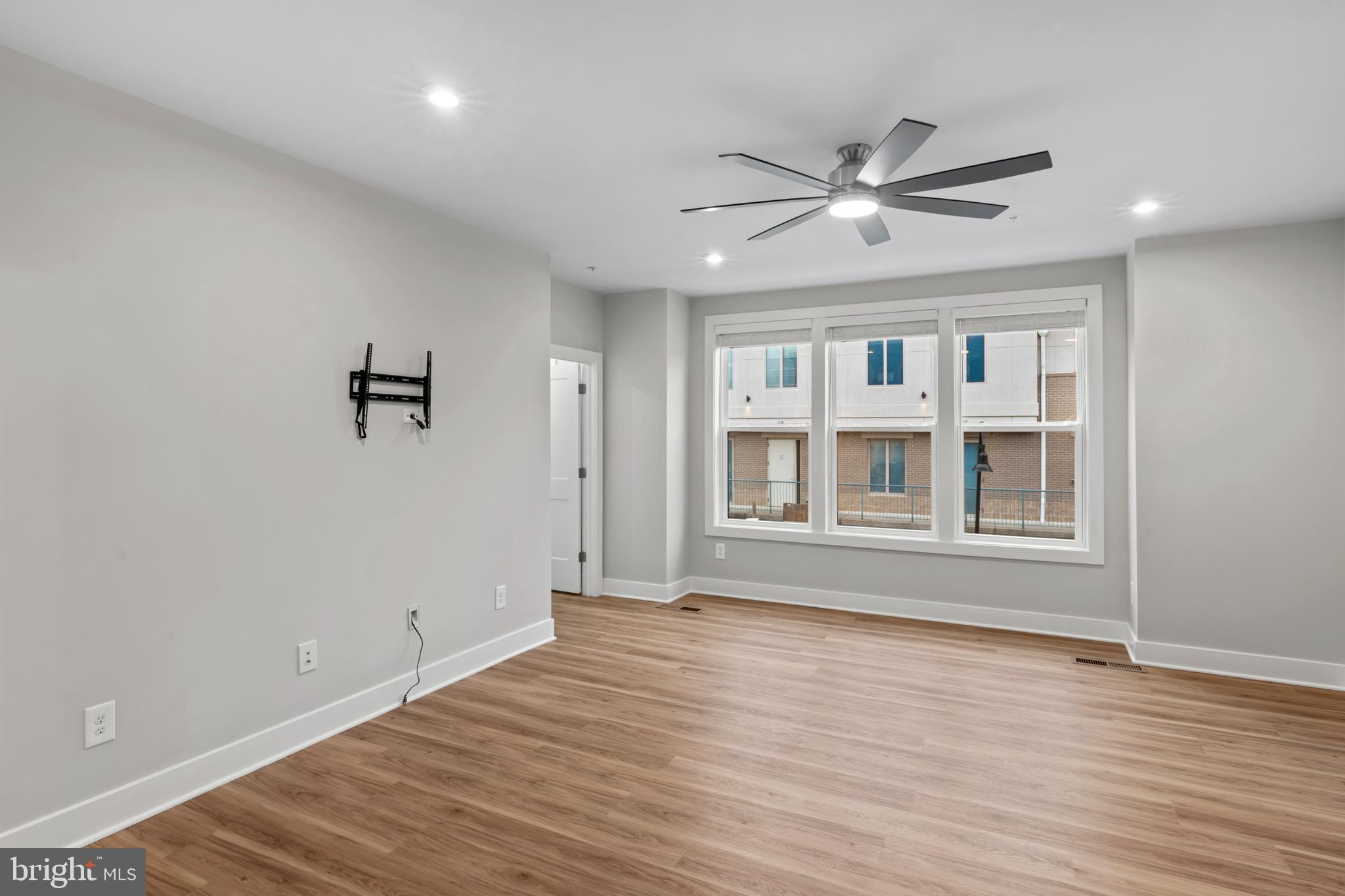 TALL OAKS - Residential Lease