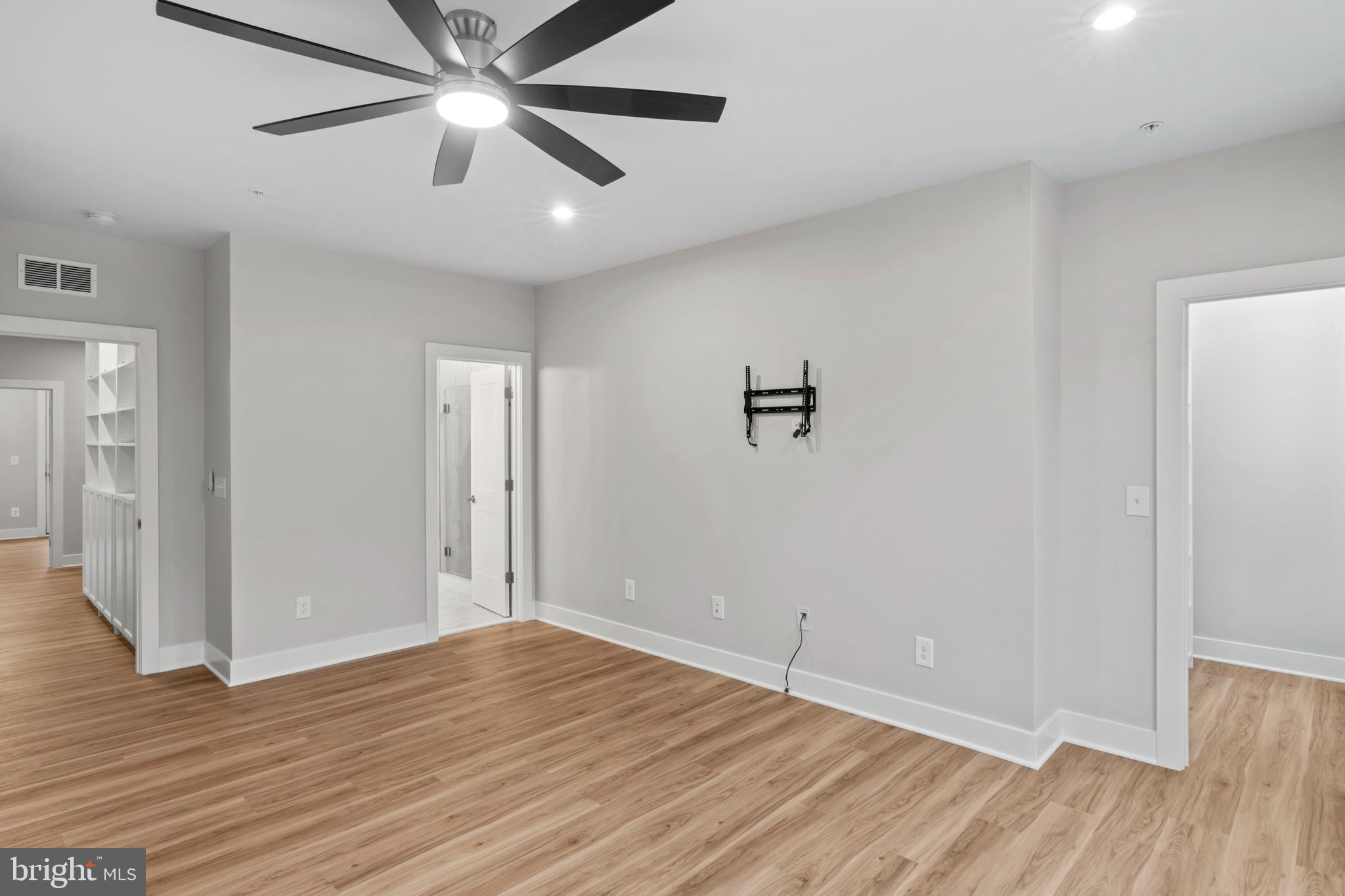 TALL OAKS - Residential Lease