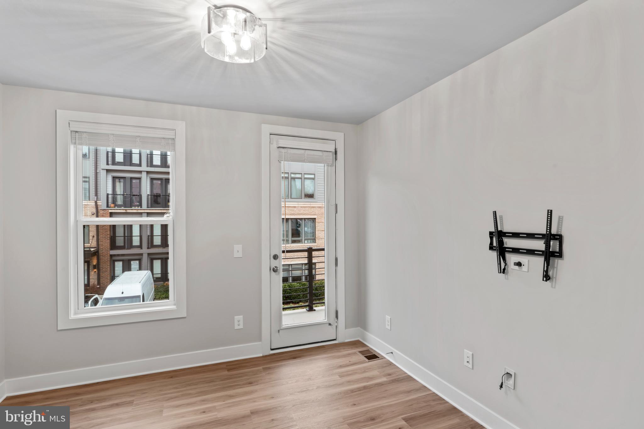 TALL OAKS - Residential Lease