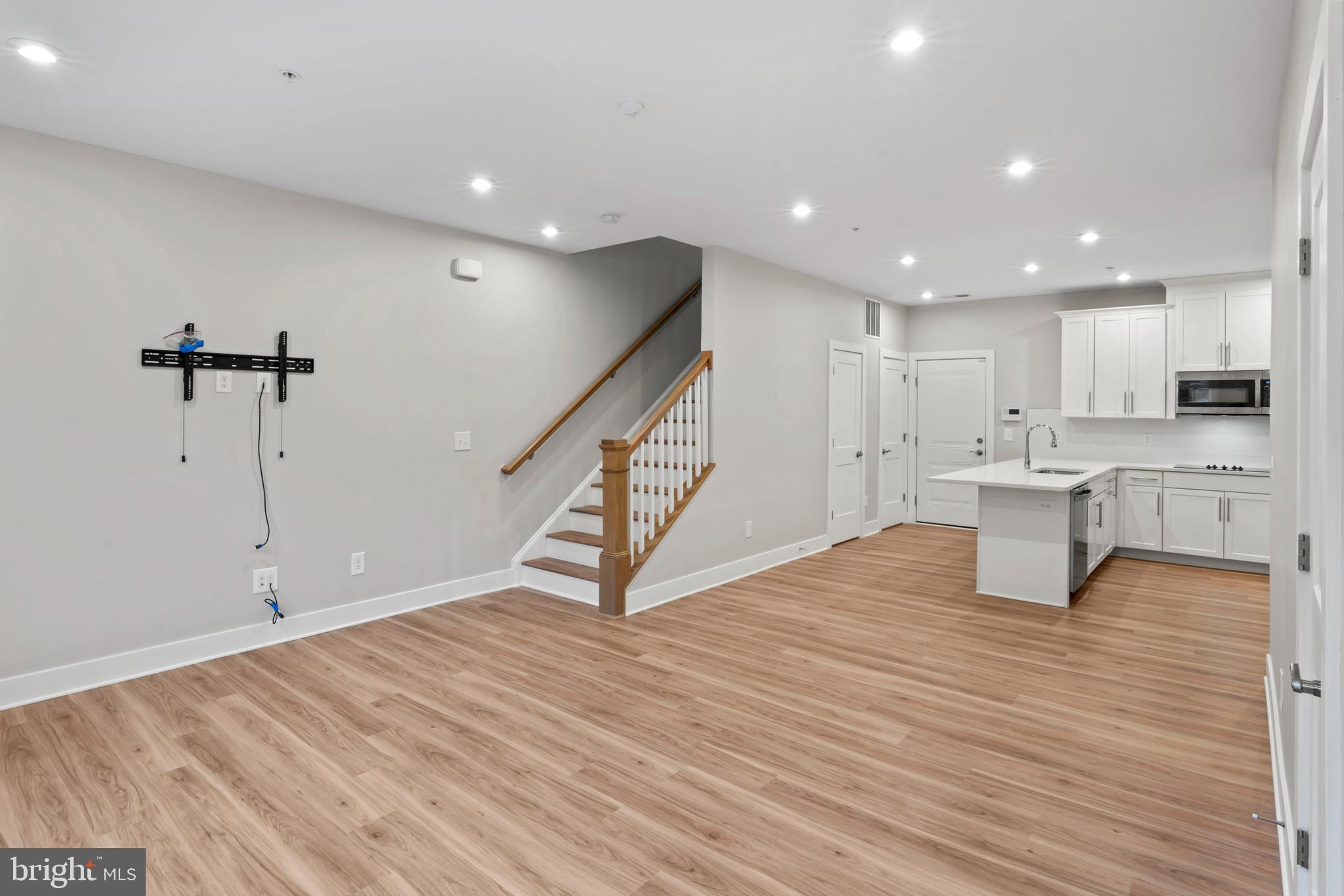 TALL OAKS - Residential Lease