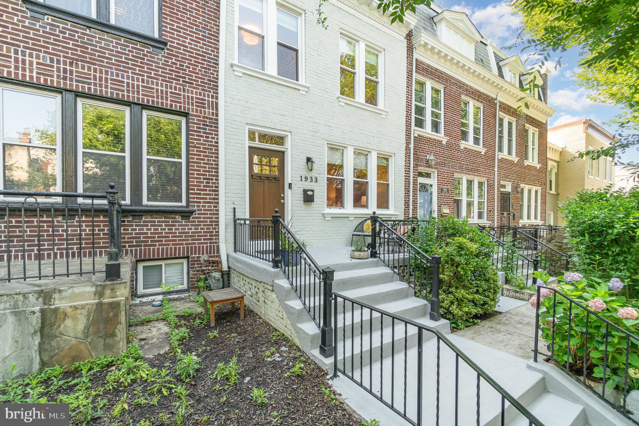 1933 LINCOLN ROAD NE