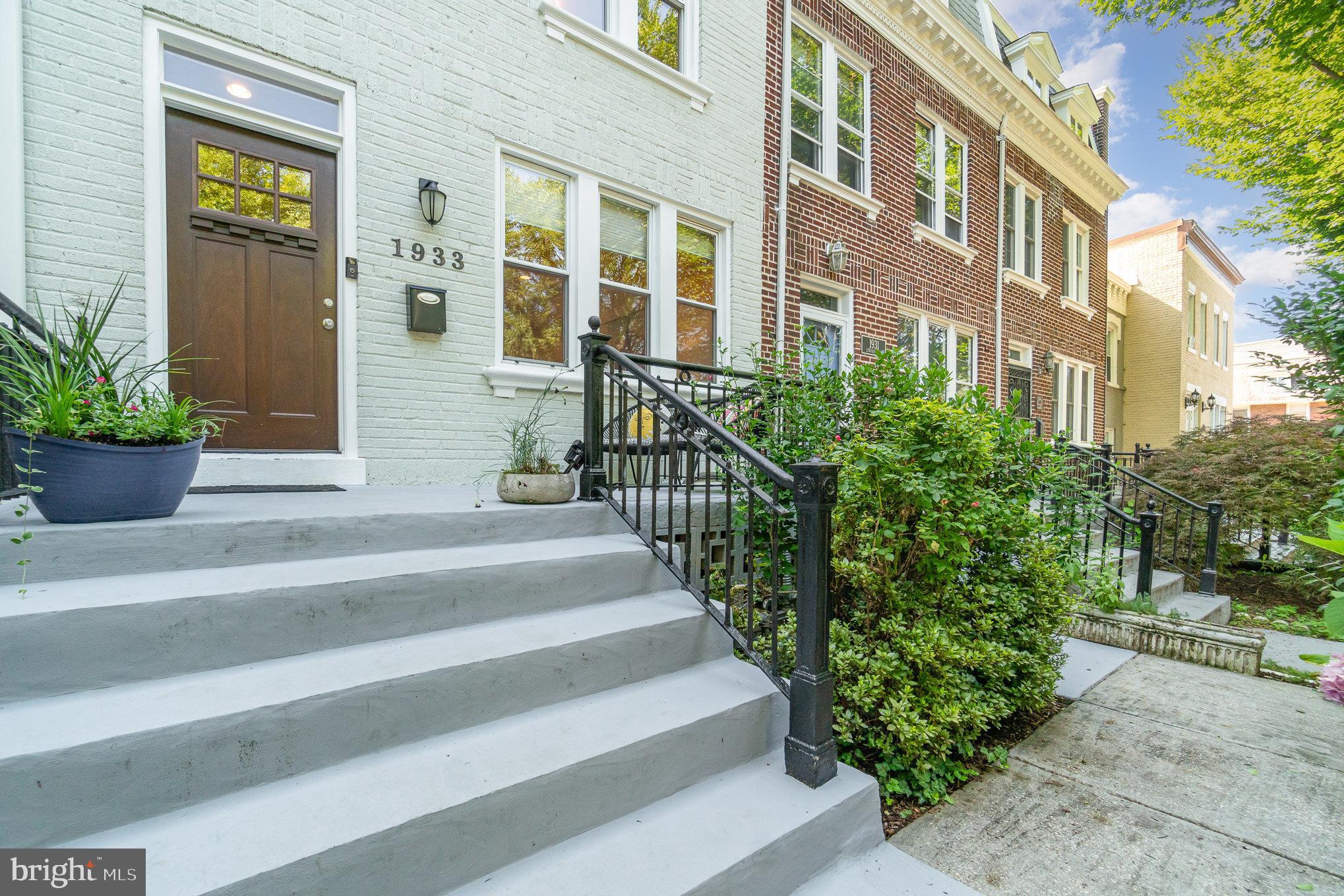 1933 LINCOLN ROAD NE