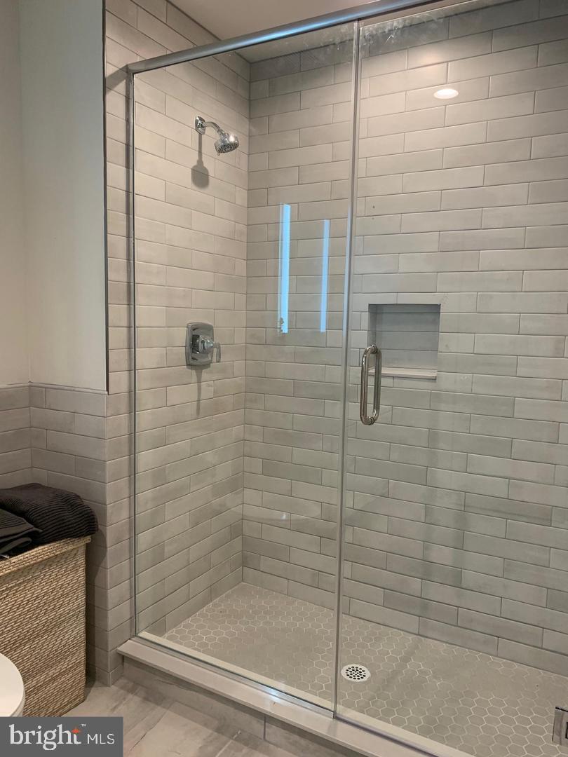 LOGAN SQUARE - Residential Lease