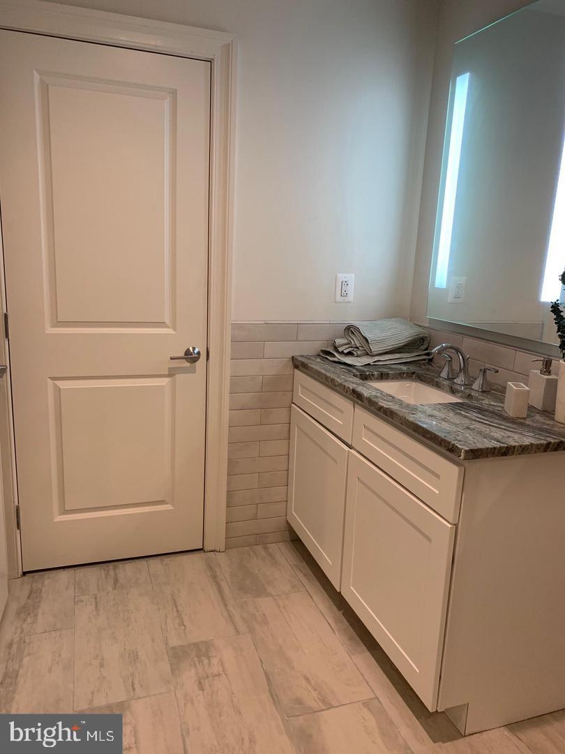 LOGAN SQUARE - Residential Lease