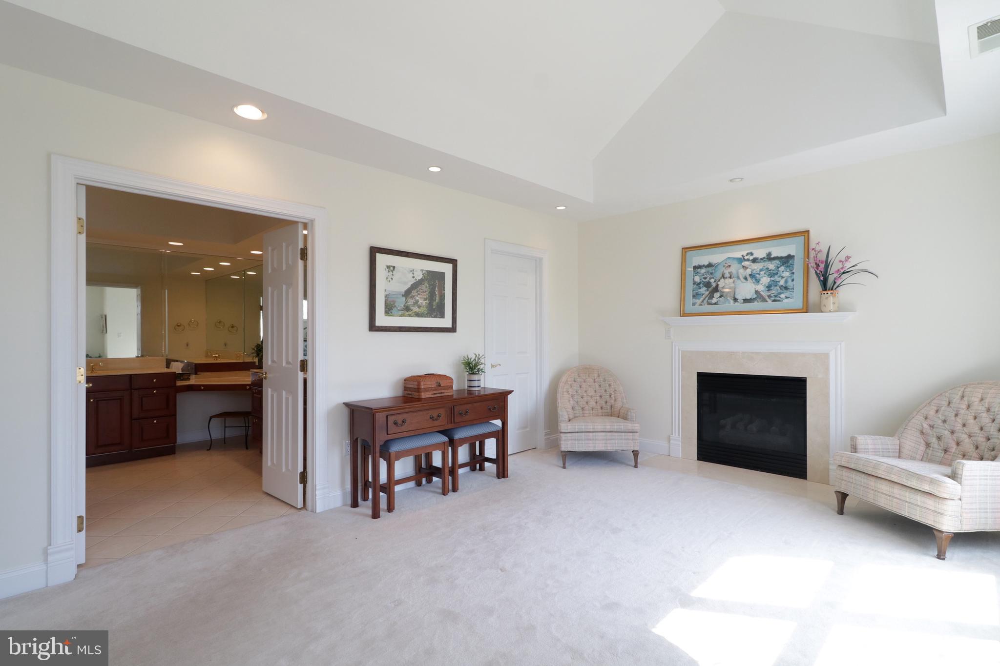 CENTRE HILLS - Residential