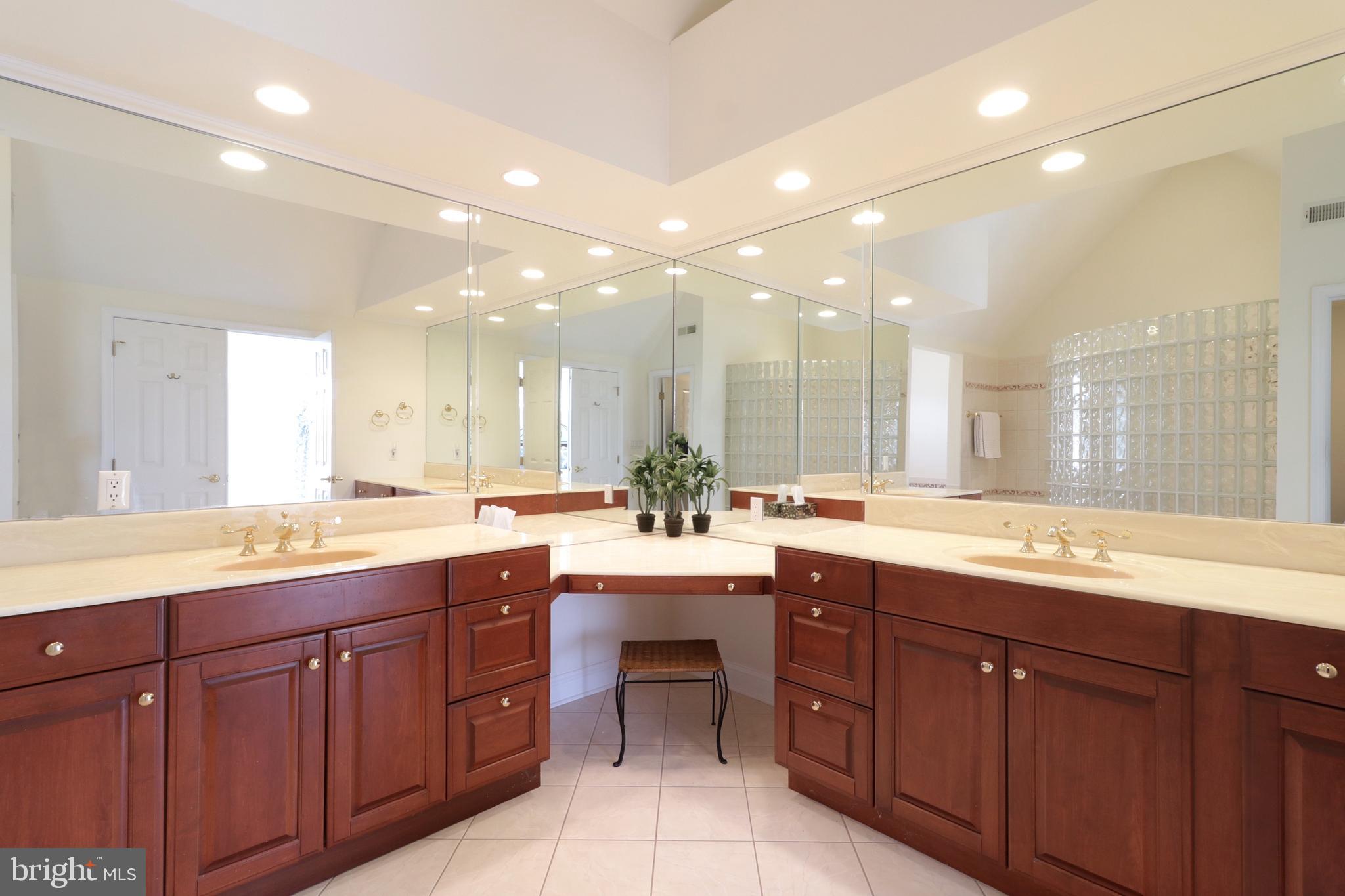 CENTRE HILLS - Residential