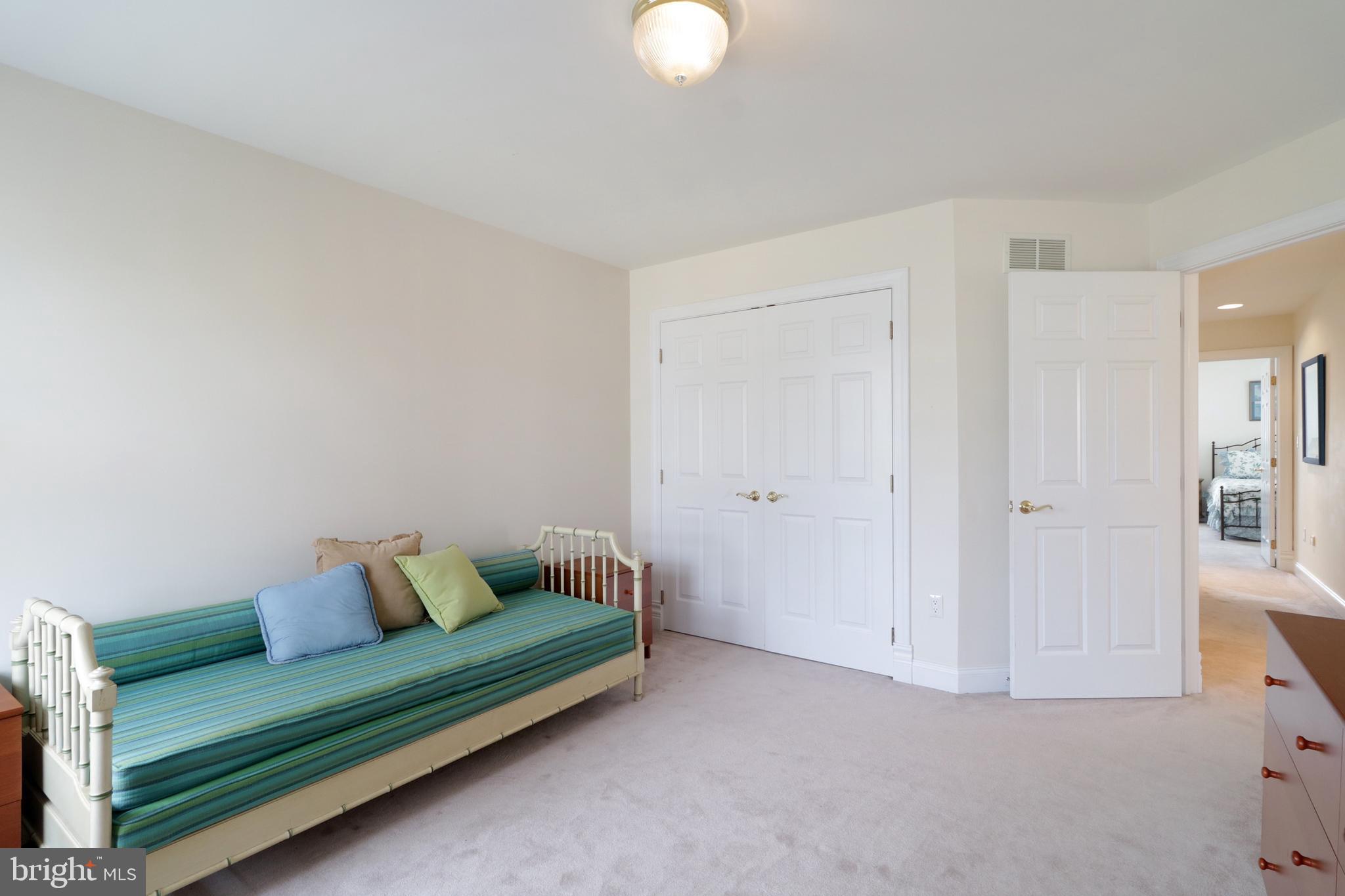 CENTRE HILLS - Residential