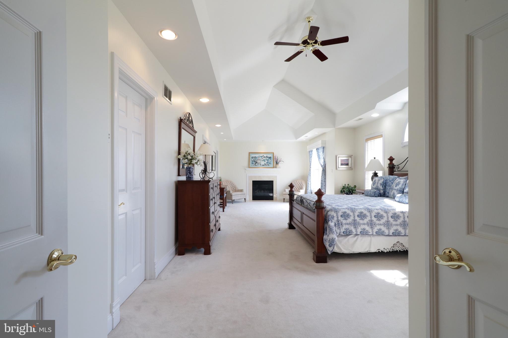 CENTRE HILLS - Residential