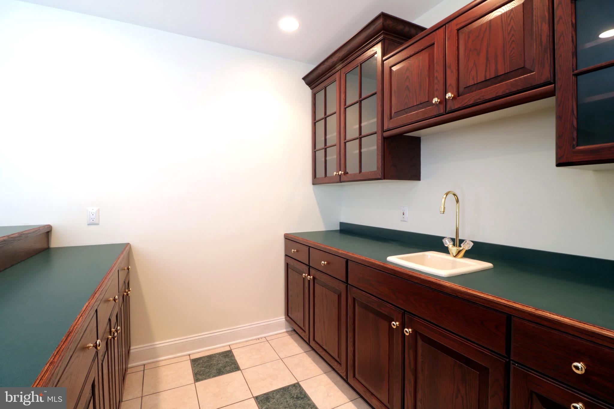 CENTRE HILLS - Residential