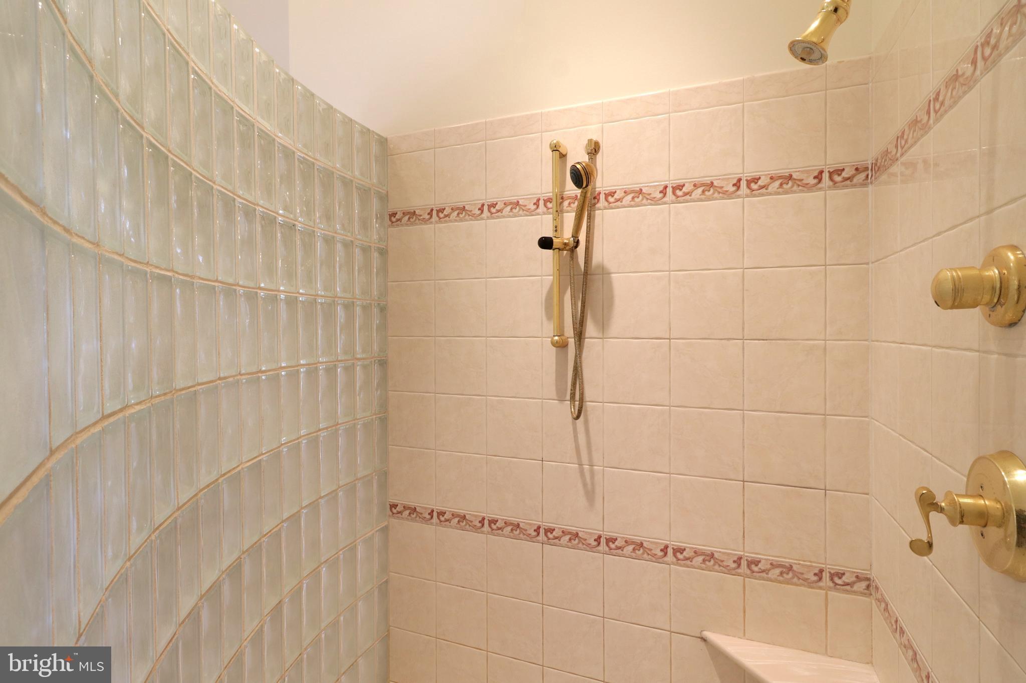 CENTRE HILLS - Residential