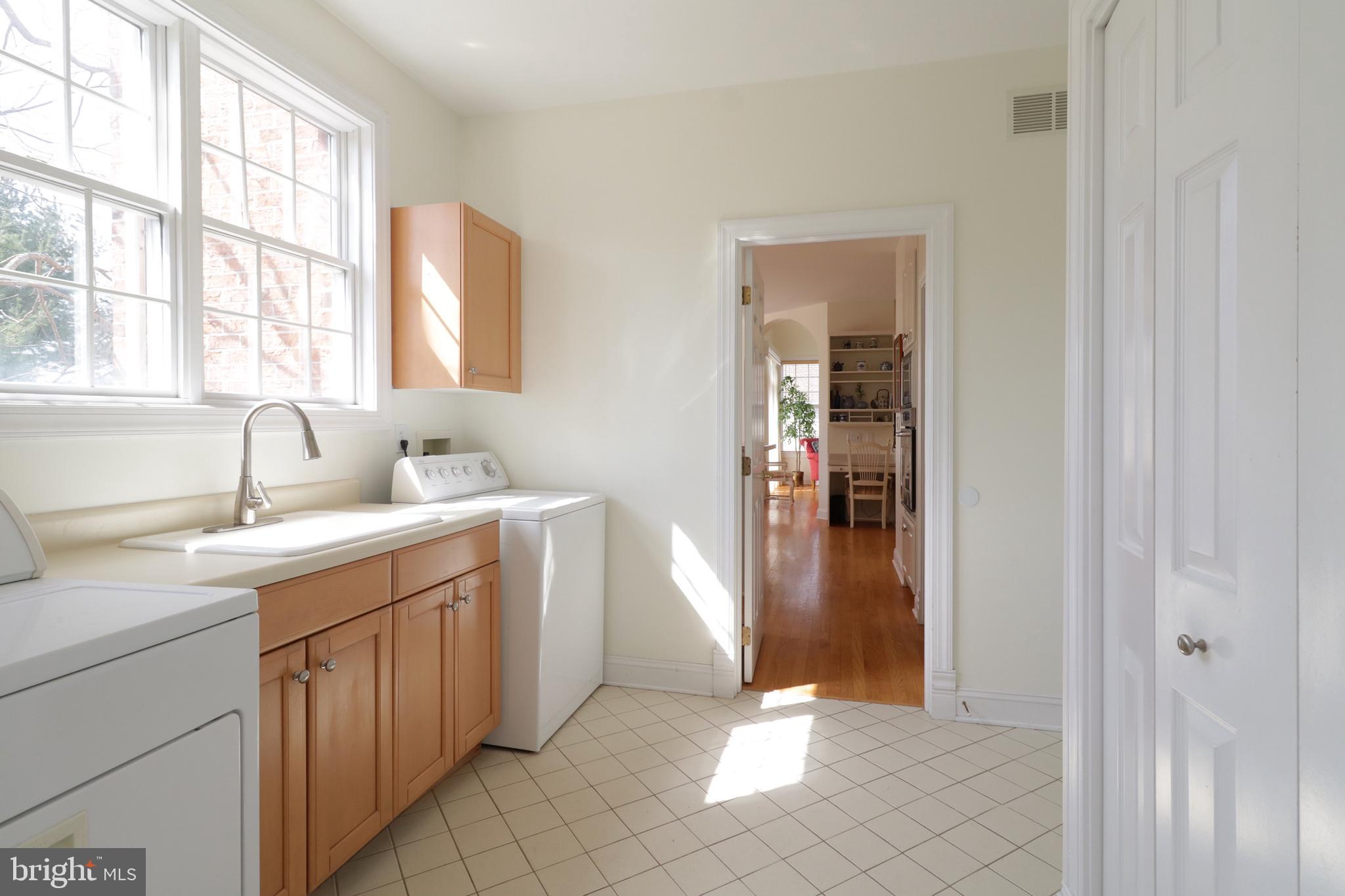 CENTRE HILLS - Residential