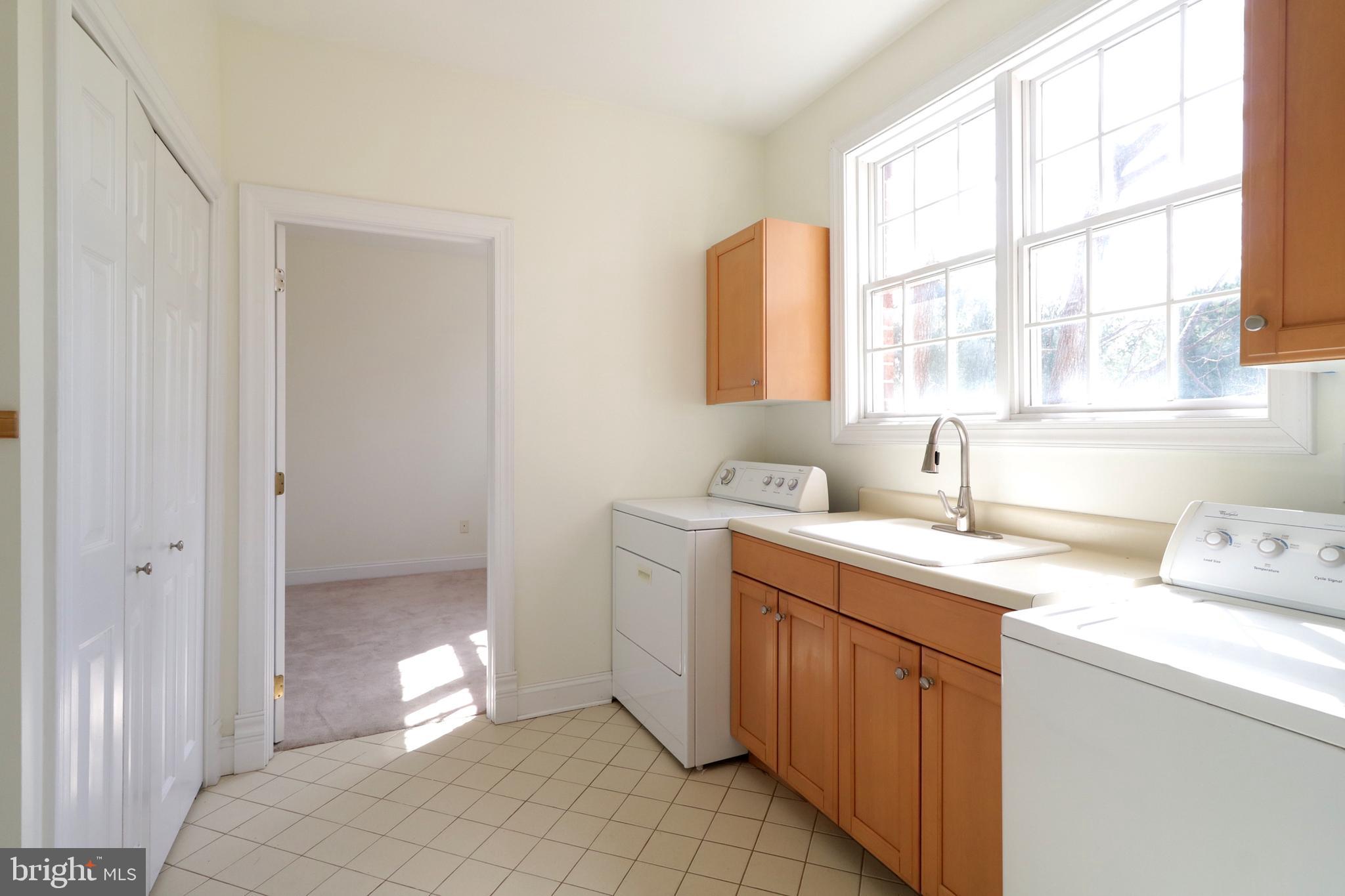 CENTRE HILLS - Residential