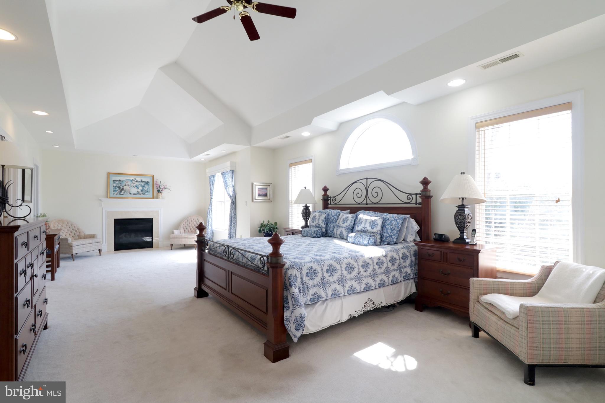 CENTRE HILLS - Residential