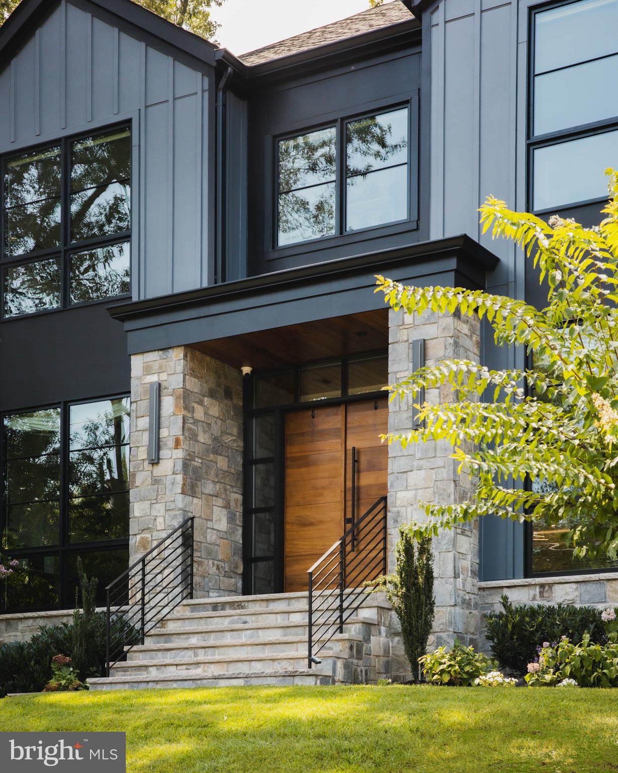 1216 EARNESTINE STREET