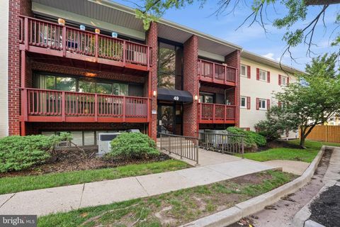 Photo of 49 Skyhill Road #204, ALEXANDRIA, VA 22314 (MLS # VAAX2060440)