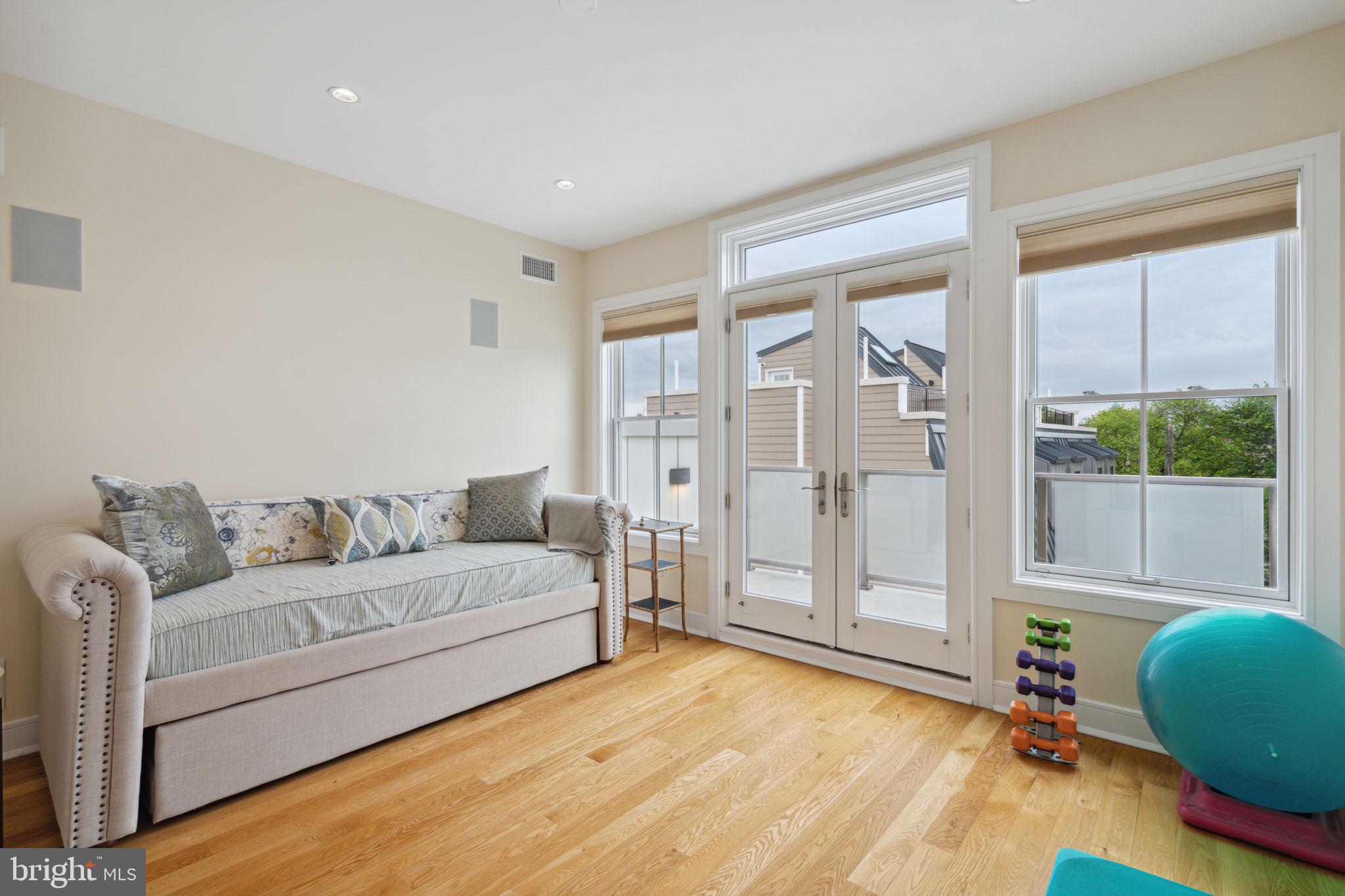 BELLA VISTA - Residential