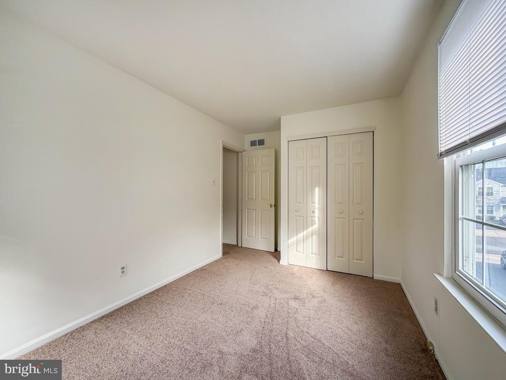 COUNTRY BEND - Residential Lease