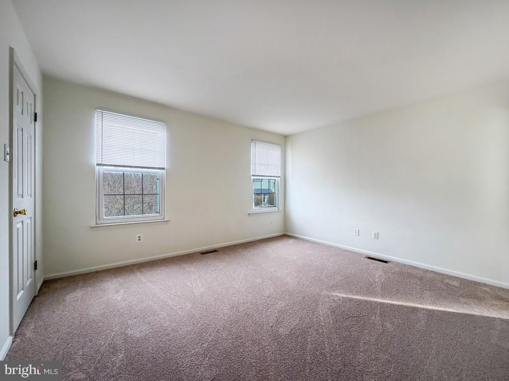 COUNTRY BEND - Residential Lease