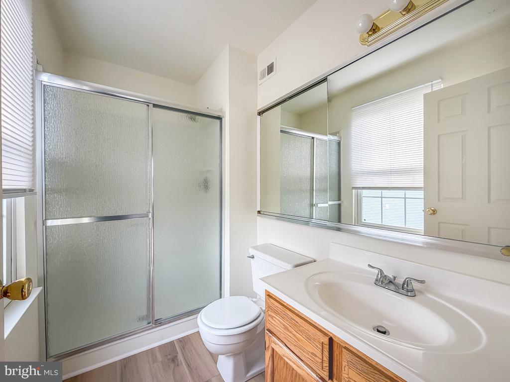 COUNTRY BEND - Residential Lease