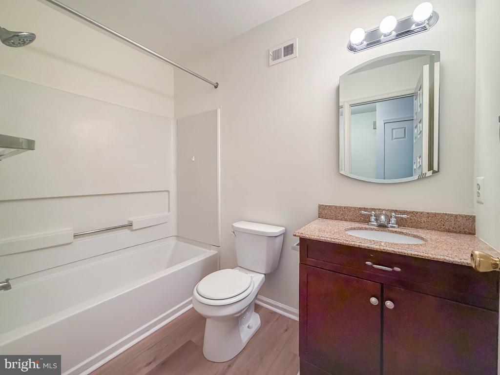 COUNTRY BEND - Residential Lease