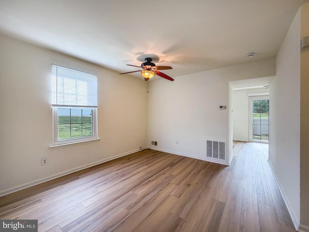 COUNTRY BEND - Residential Lease