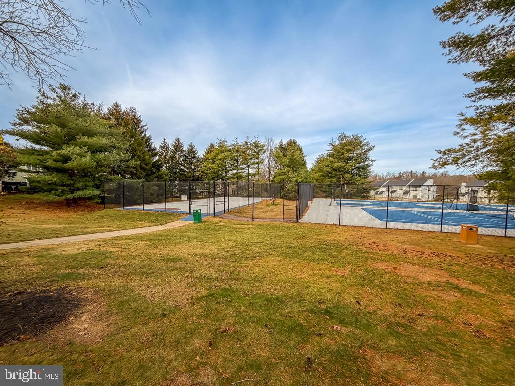 COUNTRY BEND - Residential Lease