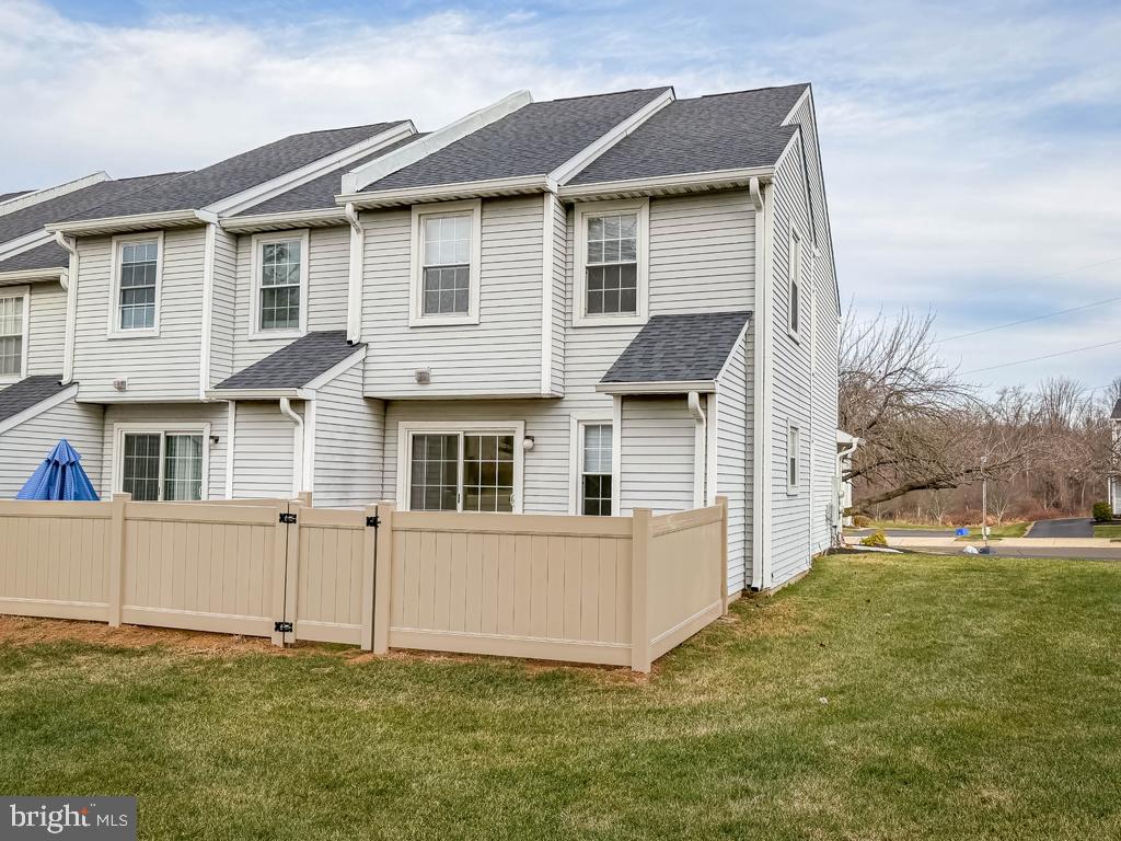 COUNTRY BEND - Residential Lease