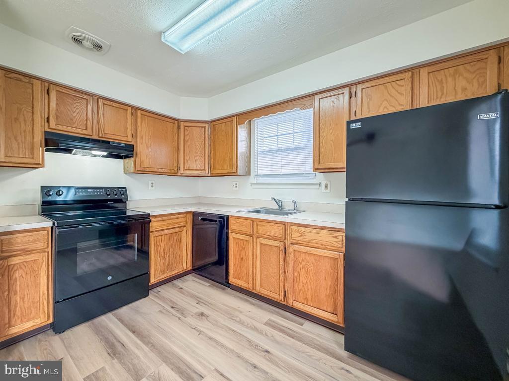 COUNTRY BEND - Residential Lease