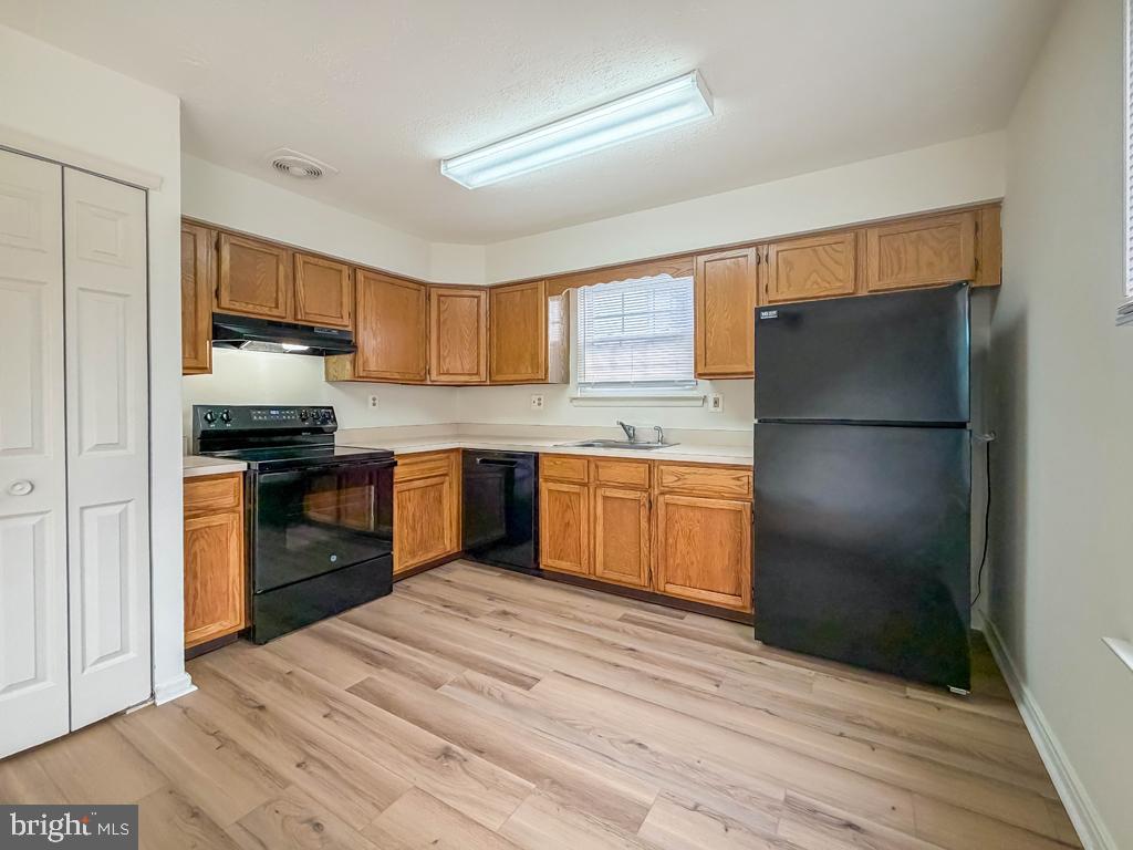 COUNTRY BEND - Residential Lease