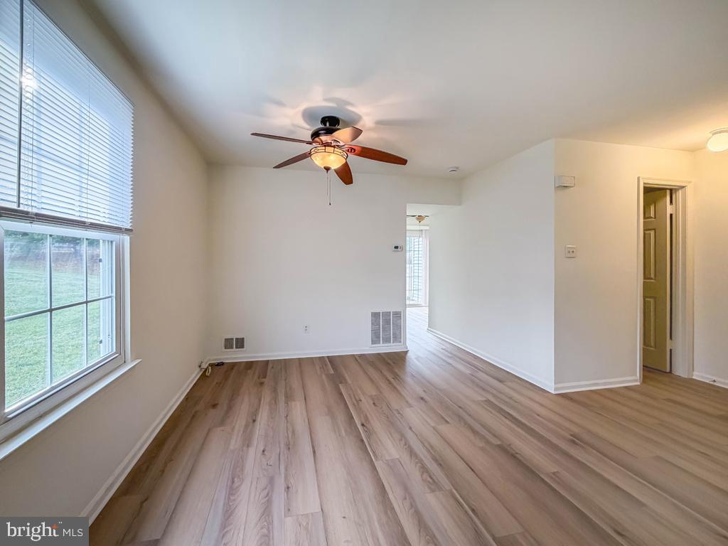 COUNTRY BEND - Residential Lease