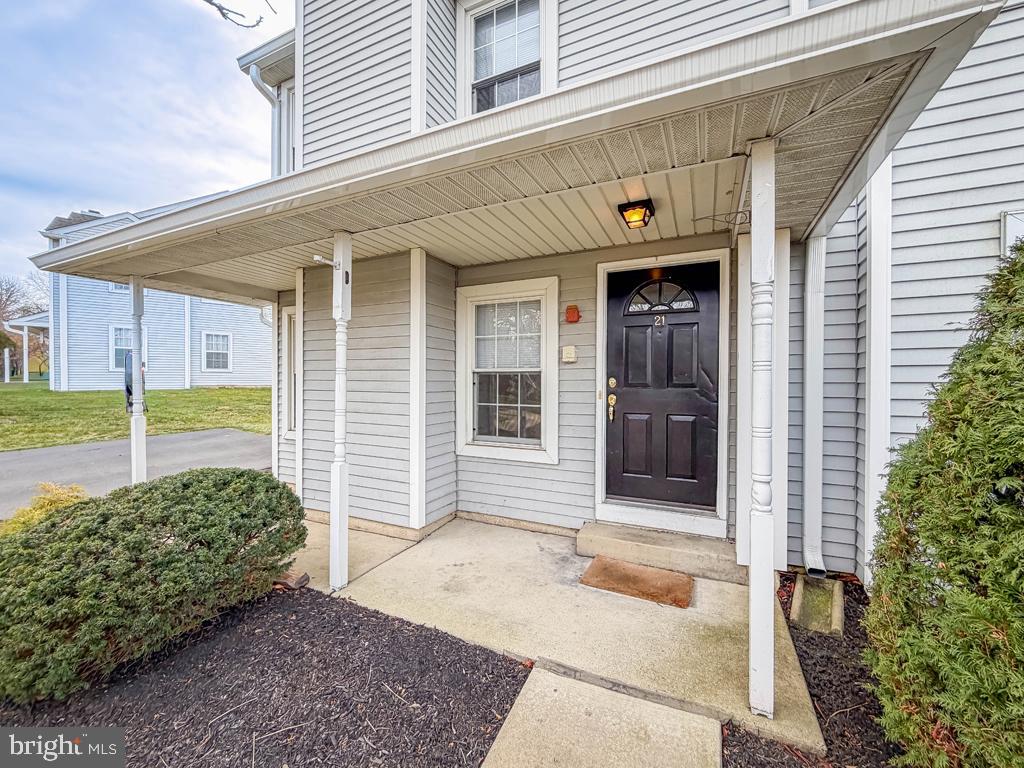 COUNTRY BEND - Residential Lease