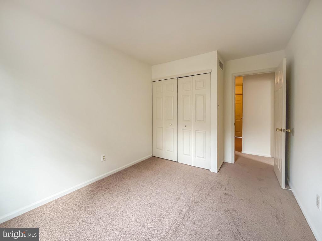 COUNTRY BEND - Residential Lease