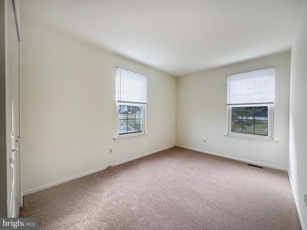 COUNTRY BEND - Residential Lease