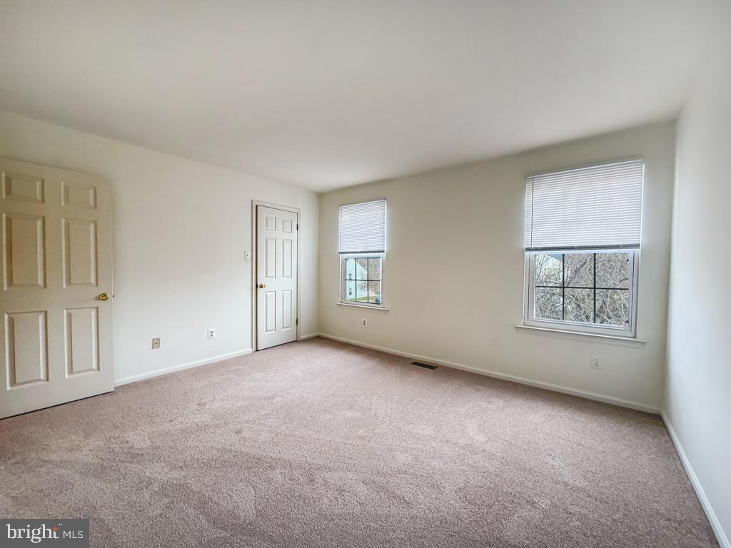 COUNTRY BEND - Residential Lease