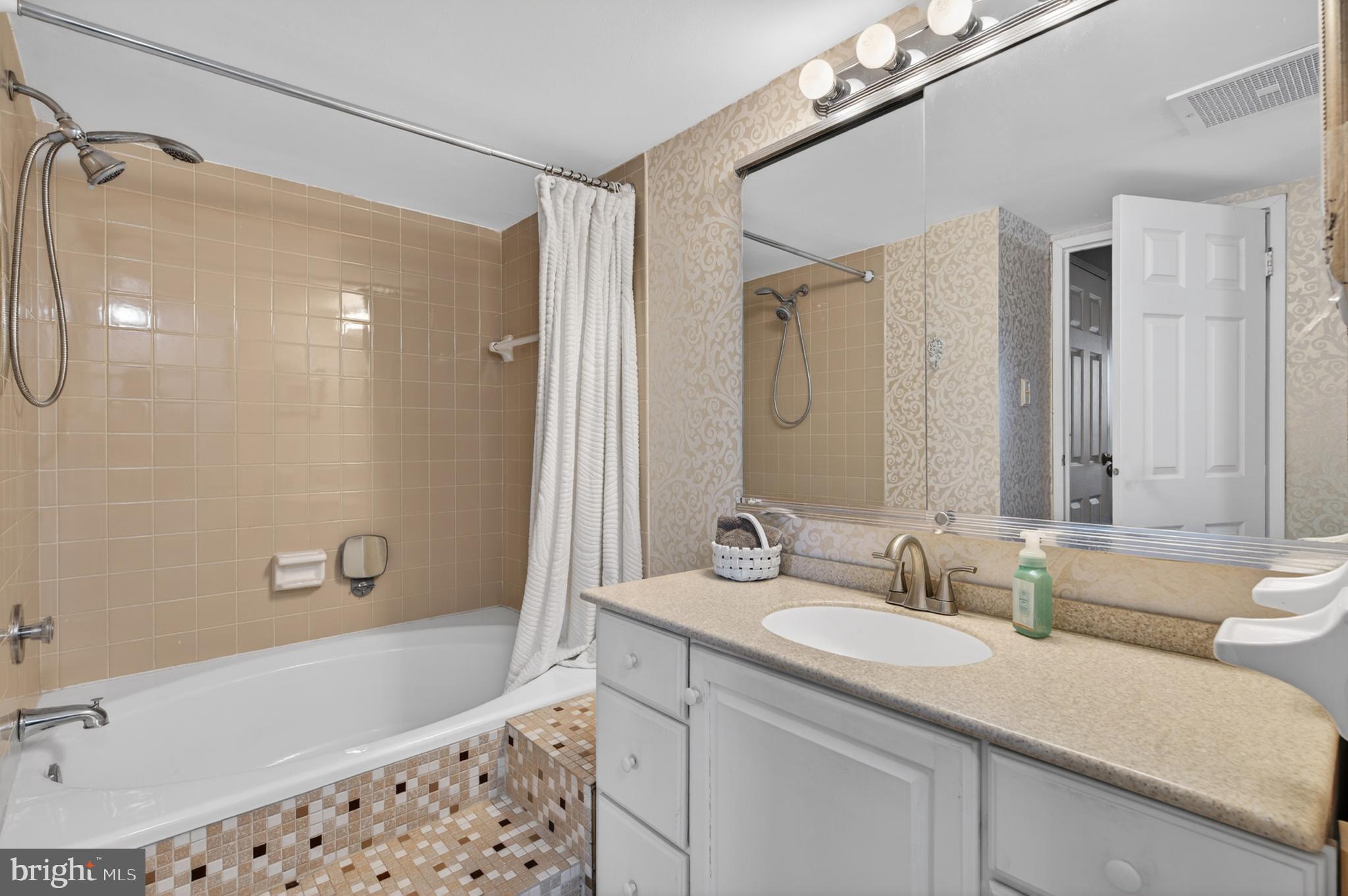 PLYMOUTH HILL - Residential