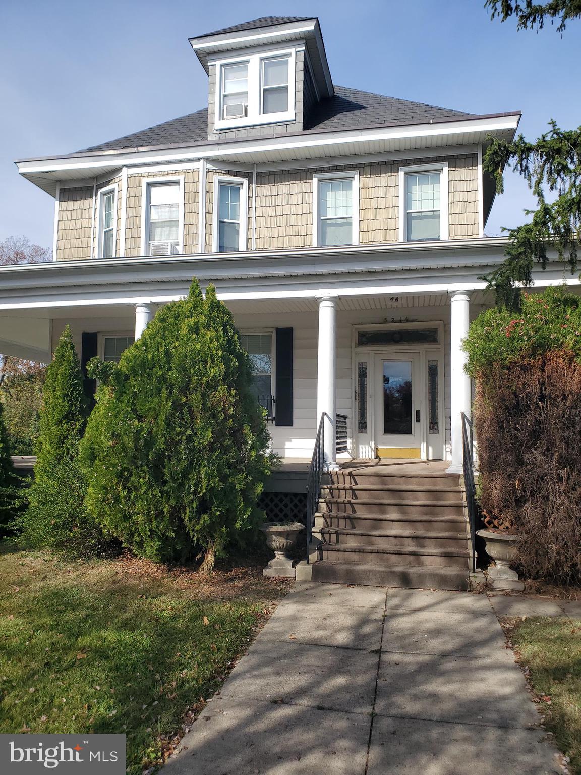 FRANKFORD - Residential Lease