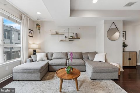 Townhouse For Sale - 1329 N Howard Street<br/> PHILADELPHIA, PA 19122