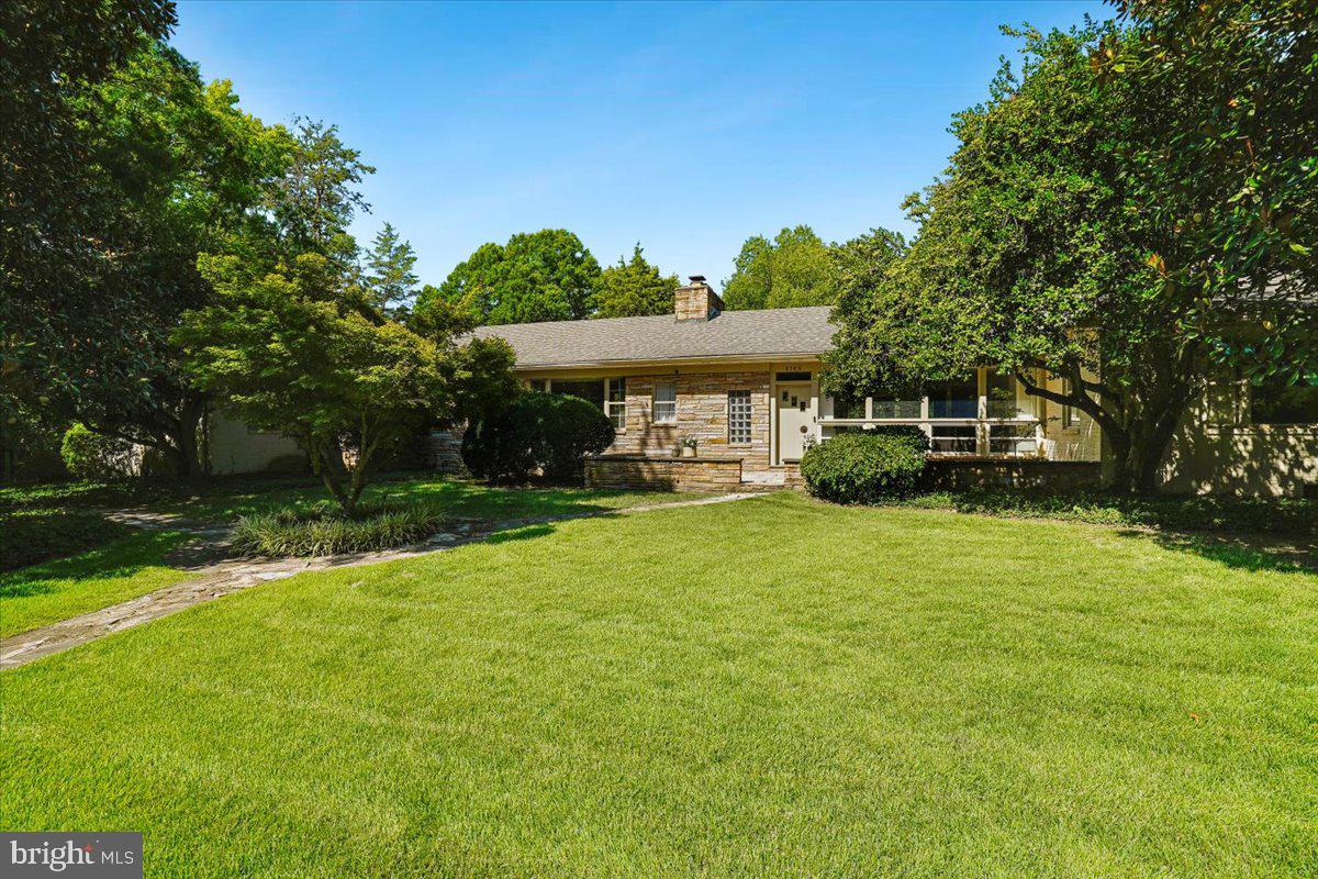 8106 W BOULEVARD DRIVE