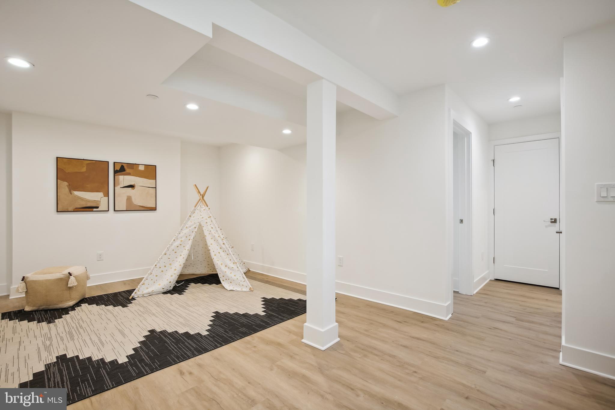 CHEVY CHASE - Residential