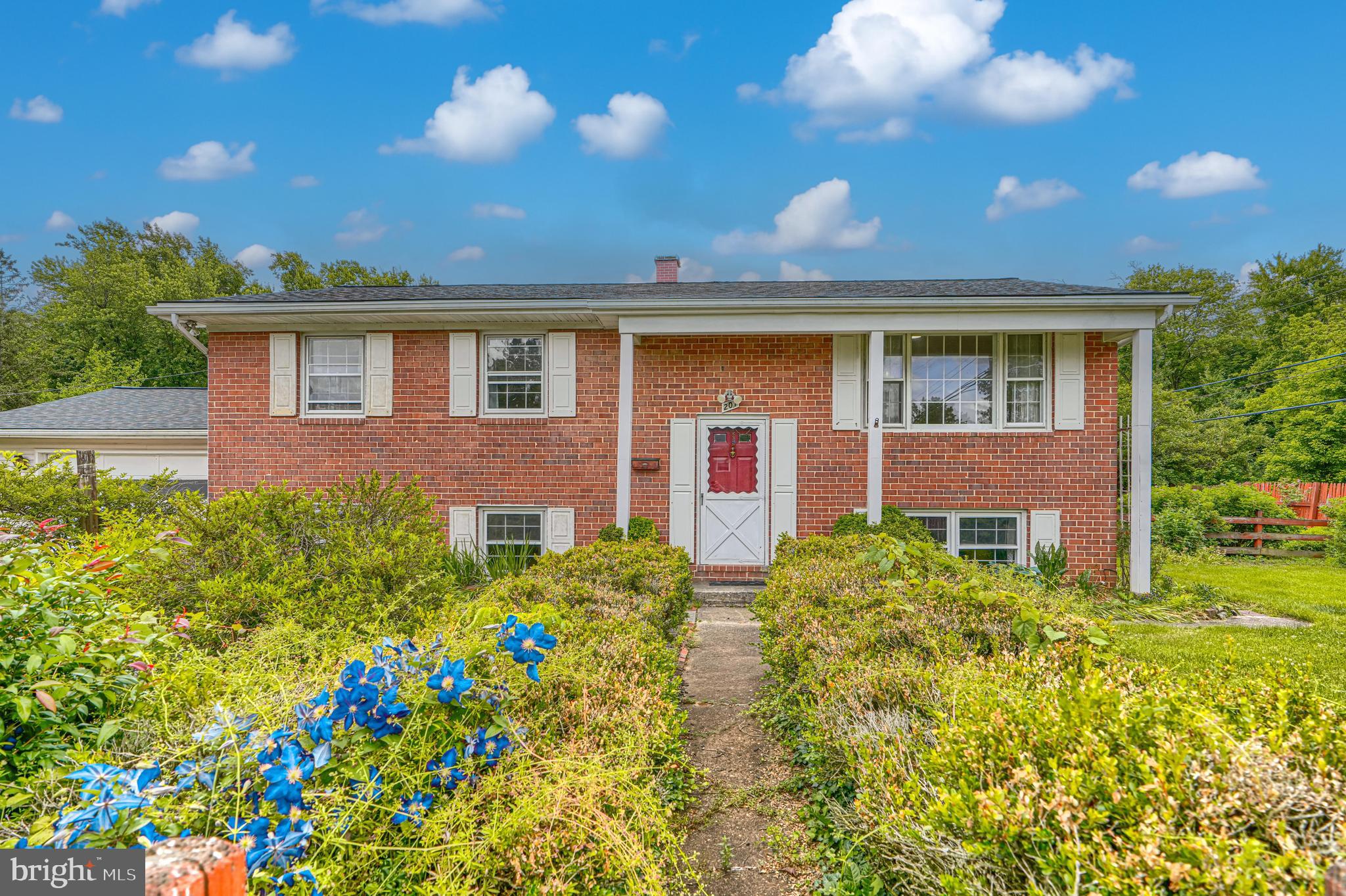 201 MYSTICWOOD ROAD