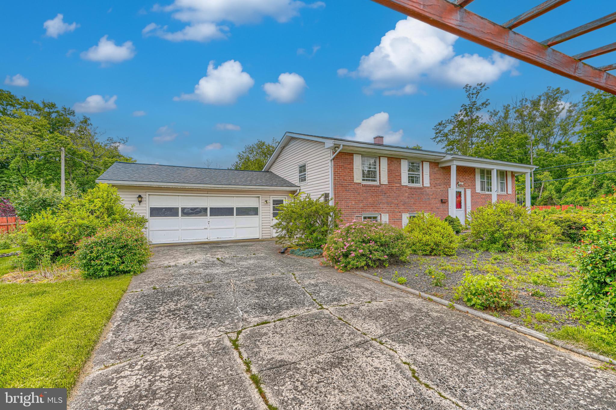201 MYSTICWOOD ROAD