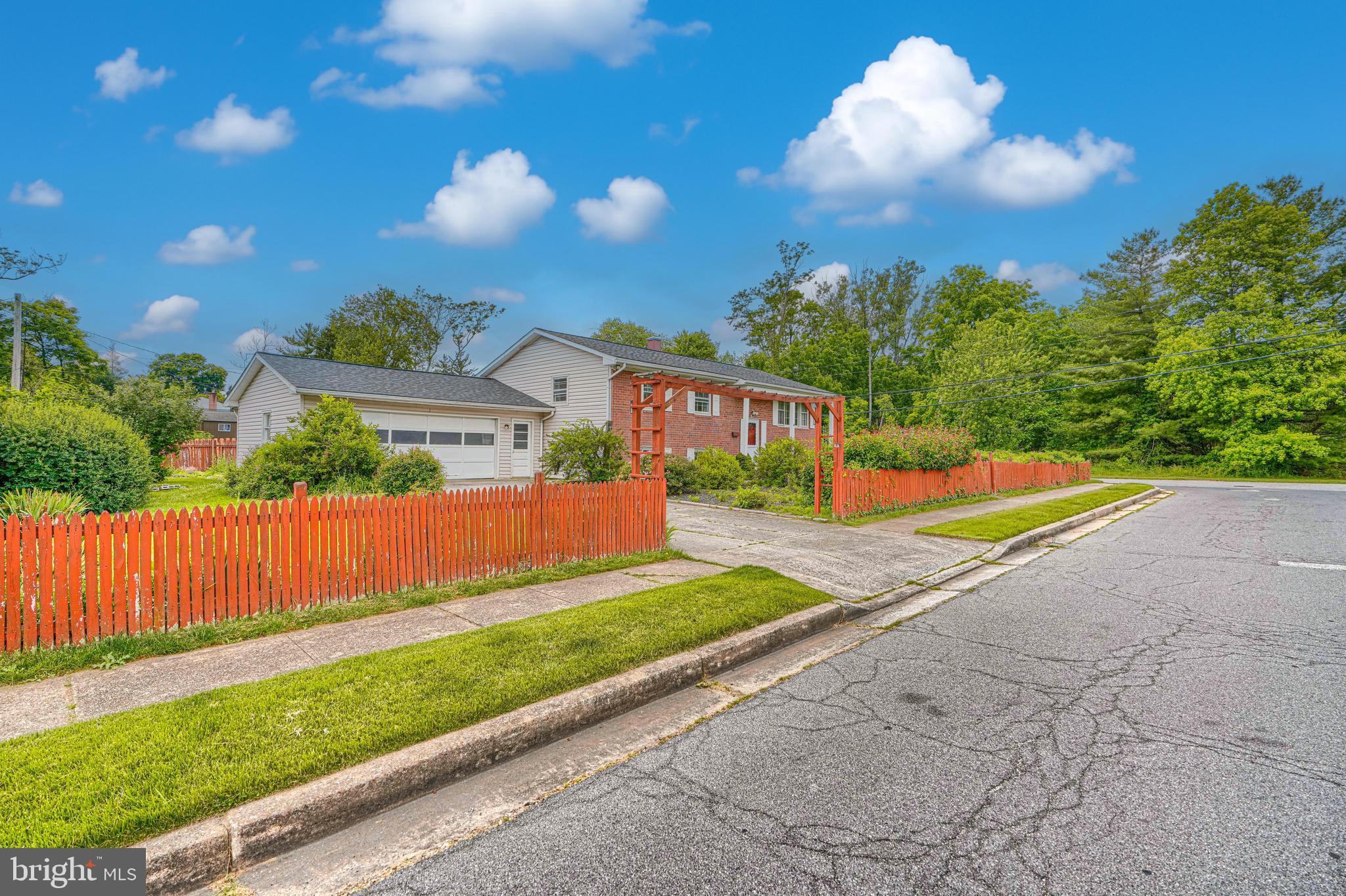 201 MYSTICWOOD ROAD