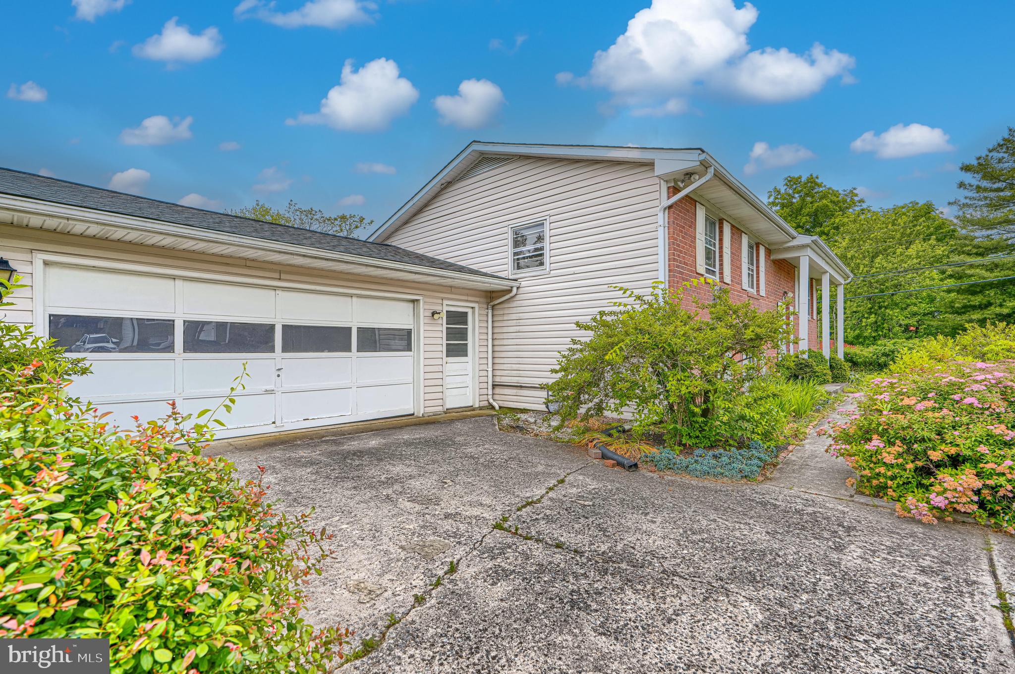 201 MYSTICWOOD ROAD