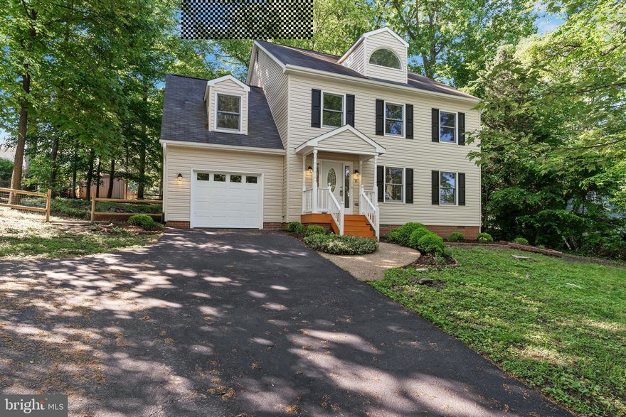 Great Location, Great Value in South Stafford. Convenient to downtown, VRE and shopping. Lots of opportunity in this 3 story spacious colonial.Large master bedroom with master bath, separate dining room, 2 fireplaces, newer appliances and newer roof. 3rd Level would make a great 4thbedroom or rec room.