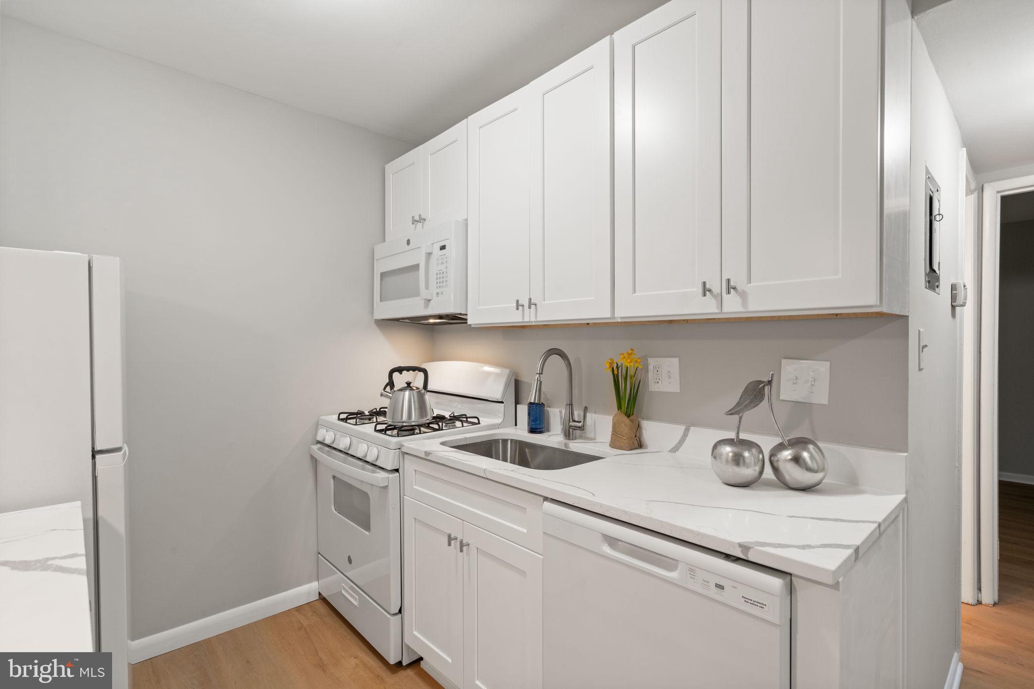 4367 AMERICANA DRIVE F 104