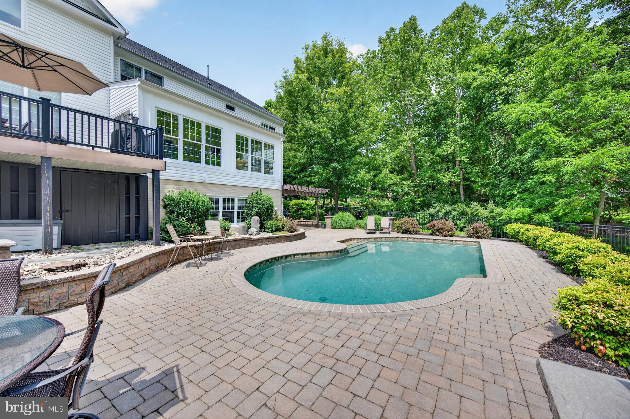 9638 WOODLAND ROAD