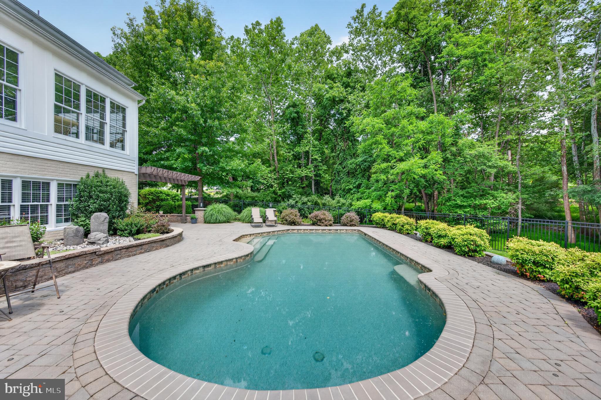 9638 WOODLAND ROAD